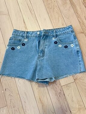 NWOT Dotti Floral Embroidered Denim Shorts Light Wash Daisy Raw Hem AU 10 US 6